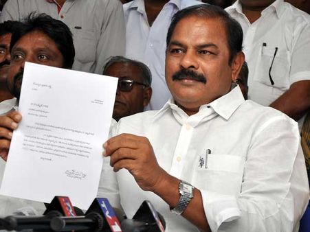 షాక్: మాజీ ఎమ్మెల్యే కొమ్మూరి ప్రతాప్ రెడ్డి బిజెపికి రాజీనామా