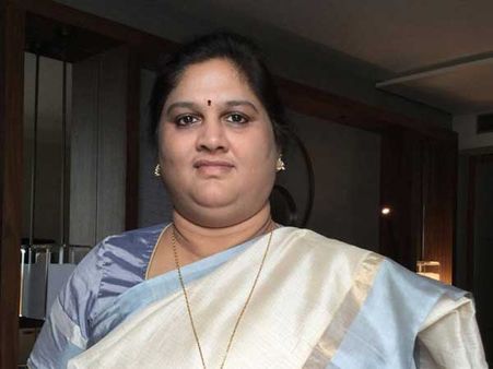 ఎంపి కొత్తపల్లి గీత ఏ పార్టీలో ఉన్నారు?...చెప్పాలి కదా...