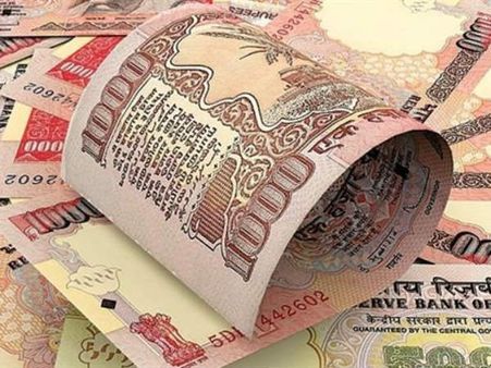 రూ.80 కోట్ల పాత నోట్ల కట్టలు.. పరుపులా పేర్చి.., చివరికి పట్టుబడ్డారు!