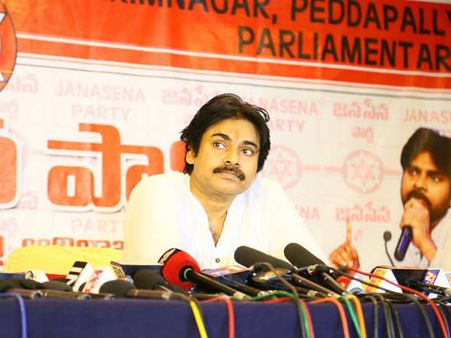 విధ్వంస రాజకీయాలు చేయను, తెలంగాణ అంటే ఇష్టం, చీల్చను, నా బలం తేలుతుంది: పవన్