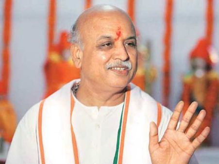 అనారోగ్యంతో ఆసుపత్రిలో విహెచ్‌పి నేత తొగాడియా, కార్యకర్తల ఆందోళన