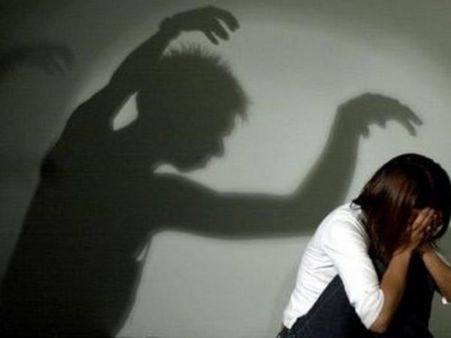 దారుణం: పాఠశాల బాలికలపై కోచ్ లైంగిక దాడి