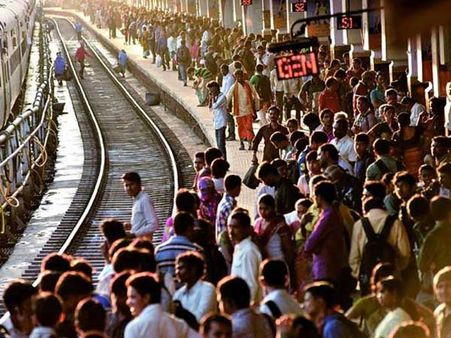 సంక్రాంతికి: ప్రత్యేక రైళ్లు,బస్సులు మరియు ప్రత్యేక బాదుడు కూడా...