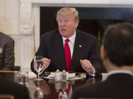 యధా ట్రంప్.. తథా వైట్‌హౌస్, అధ్యక్షులవారి ఆహ్వాన పత్రికలో అక్షర దోషాలెన్నెన్నో!