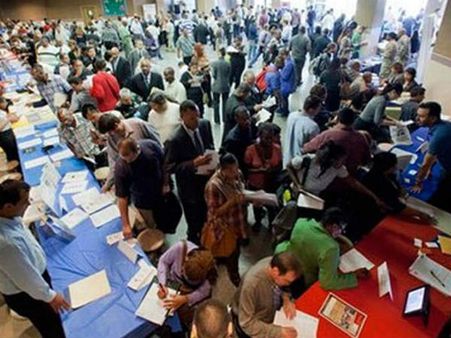 2018లో బడ్జెట్: పర్మినెంట్ ఉద్యోగాల్లేవ్.. అంతా కాంట్రాక్టే.. కార్మికశాఖ స్వరం మారుతోంది