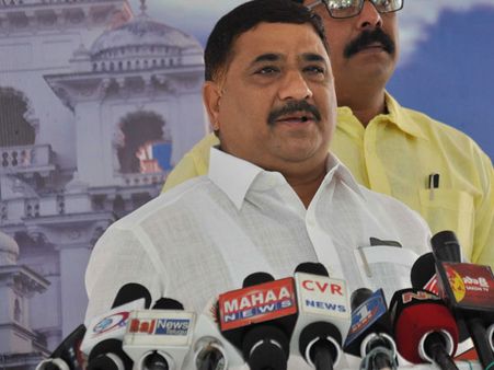 ఆర్ధిక నేరగాడితో మేం ఎలా కలుస్తాం: కాలువ శ్రీనివాసులు