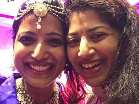 కాశ్మీర్‌లో డైనమిక్ కలెక్టర్ ఆమ్రపాలి పెళ్లి: చెల్లితో దిగిన ఫోటో పోస్ట్ వైరల్