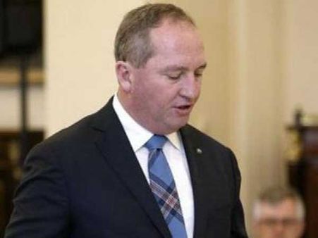 మాజీ సహాయకురాలితో లైంగిక సంబంధ ఆరోపణలు: రాజీనామాకు సిద్ధపడ్డ ఉపప్రధాని