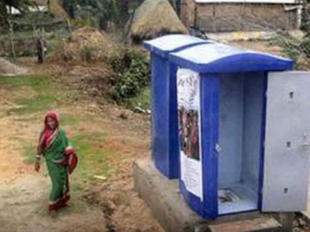 బిచ్చమెత్తి మరీ మరుగుదొడ్డి కట్టించిన మహిళ!