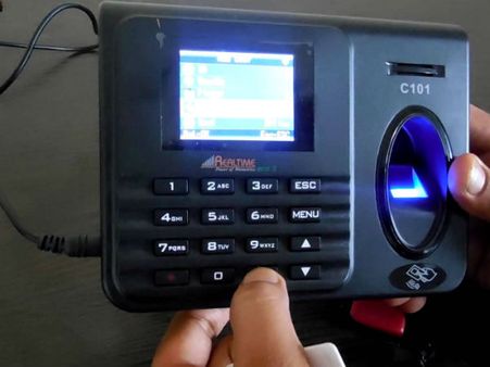 బయోమెట్రిక్ వాడలేదని...477 మంది టీచర్లకు షోకాజ్ నోటీసులు