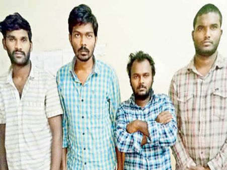 పనికొస్తామని ఆధార్ కార్డులు చూపిస్తారు...అడ్వాన్స్‌లతో మాయం అవుతారు