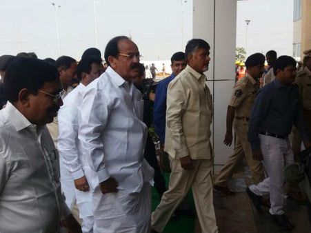 మోడీపై చంద్రబాబు అసహనం, రంగంలోకి వెంకయ్య నాయుడు, హామీ?