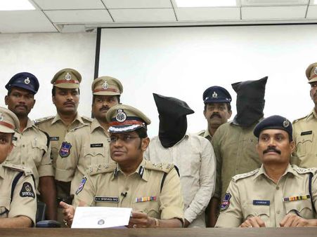 ఢక్కామొక్కీలు తిని, జల్సాలు మరిగి, సీరియల్ స్నాచర్‌గా మారి..