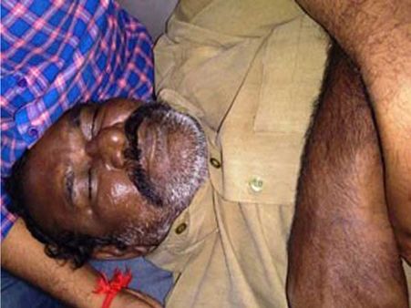 డ్యూటీలోనే ఆర్టీసీ డ్రైవర్ కు గుండెపోటు...ప్రయాణికుల్నికాపాడి...కన్నుమూశాడు