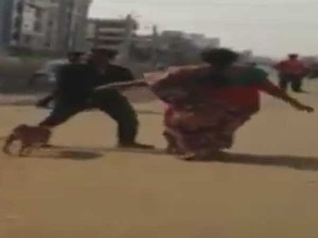 విద్యార్థుల మద్య గ్యాంగ్ వార్, రాళ్ళు రువ్విన విద్యార్థులు