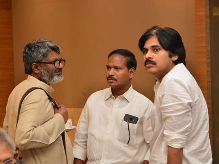 జేఎఫ్‌సీకి ఆదిలోనే 'హైదరాబాద్' షాక్: కేంద్రంపై పవన్ దూకుడు, ఆర్టీఐ దరఖాస్తు