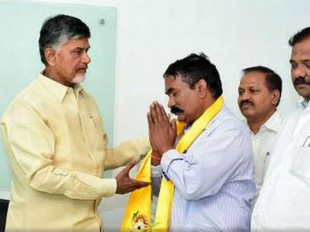 టీడీపీని నాశనం చేస్తున్నారు, మీవాడ్ని కాదా? బాబుపై గౌరవంతోనే: జయరాములు సంచలనం