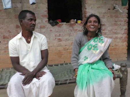 వాలెంటైన్స్ గిఫ్ట్: భార్య కోసం 28రోజులు సైకిల్‌పై వెదికాడు, ఎట్టకేలకు తన వద్దకు చేరిందిలా!