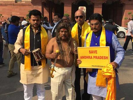 టీడీపీ ఎంపీలపై స్పీకర్ ఆగ్రహం, లోకసభ వాయిదా, ఎంపీ శివప్రసాద్ వినూత్న నిరసన