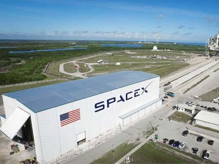 చరిత్ర సృష్టించిన ‘స్పేస్ ఎక్స్’! అత్యంత శక్తివంతమైన రాకెట్ ద్వారా అంగారకుడి వద్దకు కారు!