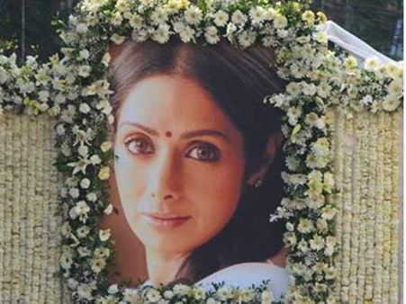 'గుడ్ బై టు శ్రీదేవి' అంటూ ప్రభుత్వ లాంఛనాలతో: రోజుల తరబడి ఏడుస్తూ కూతురు జాన్వీ