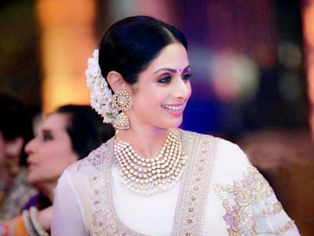 మృతిలో కొత్త కోణం, శ్రీదేవి కేసులో సంచలనం: తలపై తీవ్ర గాయాలు, ఎలా వచ్చాయి?