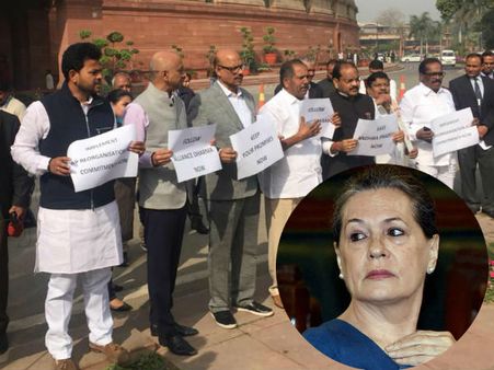 బాబు దెబ్బ, బీజేపీకి షాక్: ప్రకటన చేసినా టిడిపి బెట్టు, అంతా మీ వల్లే.. సోనియాపై ఎంపీల ఆగ్రహం