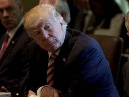 ట్రంప్‌కు మరో షాక్: ట్రవెల్ బ్యాన్ రాజ్యాంగ విరుద్ధమన్న కోర్టు, ‘అతిక్రమించారు’