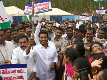 ఏపీ బంద్: మద్దతుగా ప్లకార్డుతో జగన్, గుండుతో ఎమ్మెల్యే, నిరసనలో జనసేన, కాంగ్రెస్