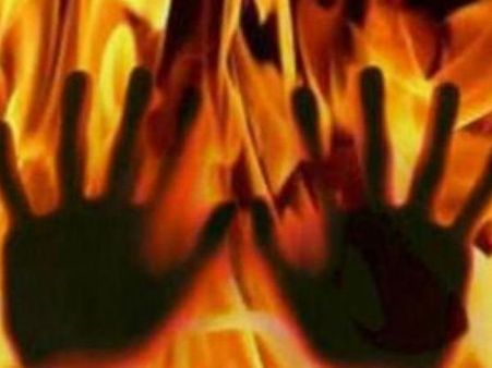 అక్రమ సంబంధం?: మర్మాంగాలు కోసి మంటల్లో కాల్చి హత్య