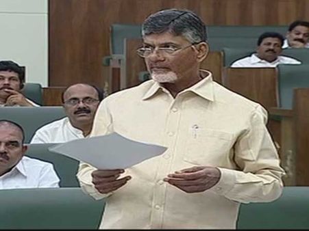 వుమెన్స్ డే-బడ్జెట్: ఏపీ మహిళలకు బాబు శుభవార్త, సగం ధరకే శానిటరీ ప్యాడ్స్