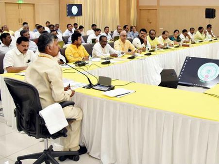 కేంద్రంపై ఎదురుదాడి చేయండి, నేనే సీనియర్ అని గుర్తుచేయండి..: చంద్రబాబు