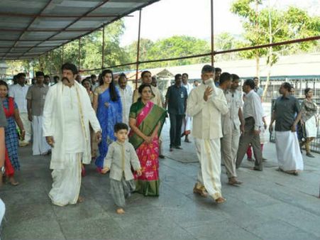 దేవాన్ష్ బర్త్‌డే: తిరుమలలో ఫ్యామిలీతో బాబు, బాలకృష్ణ హ్యాపీగా, విరాళం(పిక్చర్స్)