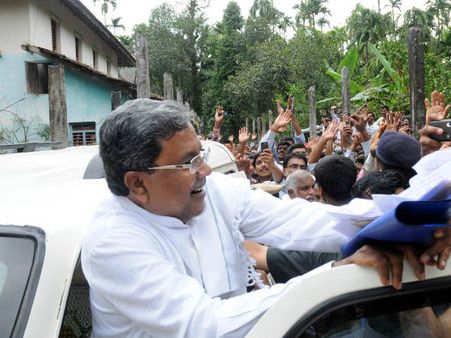 కర్ణాటకలో వేడెక్కిన లింగాయత VS వీరశైవ, బీజేపీకి సినిమా, సిద్దూ గేమ్, 14 శాతం ఓట్లు !
