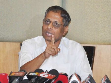 అందరి టార్గెట్ బాబు, వారిది అనుమానపు కాపురం, కెసిఆర్‌ ఫ్రంట్‌ వెనుక...: దాడి వీరభద్రరావు