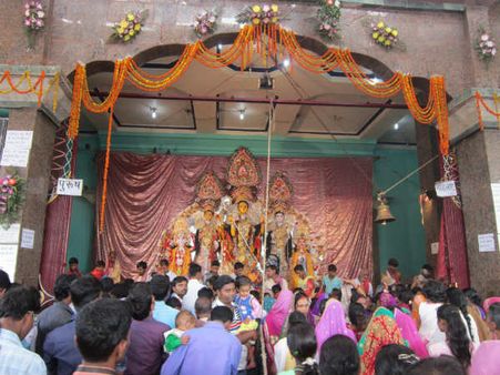 మూఢభక్తి: కళ్లు పీకేసుకొన్న బాలిక, ఎందుకంటే?