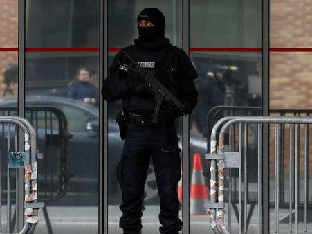 ఫ్రాన్స్‌లో కలకలం, సూపర్ మార్కెట్‌లోకి ప్రవేశించిన ఉగ్రవాది