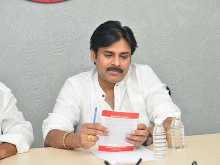 నిజమేనా?: పవన్ 'సీక్రెట్స్'పై ఓ వీఐపీ ఫోకస్.. ఏం చేయబోతున్నాడు?