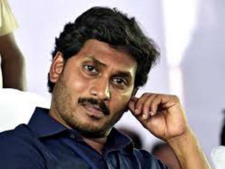 సోమవారం జగన్ పాదయాత్రకు విరామం...పార్టీ ఎంపీలతో సమావేశం