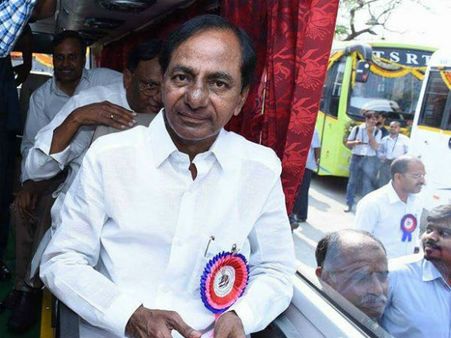 నక్సలైట్ల ముప్పు.: కేసీఆర్‌కు రూ. 7 కోట్ల బుల్లెట్ ప్రూఫ్ బస్సు