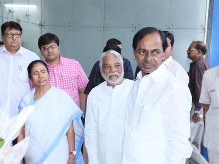 షాకింగ్: 'మోడీకి మద్దతిస్తూ థర్డ్ అంటావా అని.. కేసీఆర్‌కు మమతా బెనర్జీ మొట్టికాయలు'