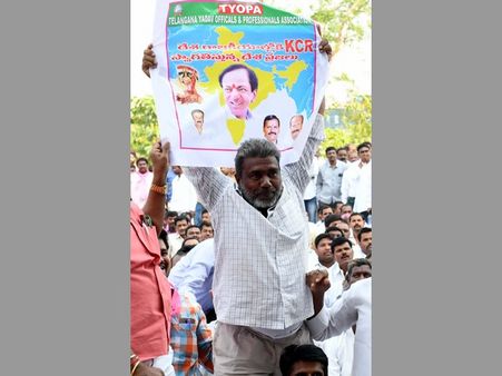 ఈ దేశం ఉత్తరాది సొత్తు కాదు: ఆర్ నారాయణ మూర్తి, కేసీఆర్‌కు ఇంటాబయటా మద్దతు