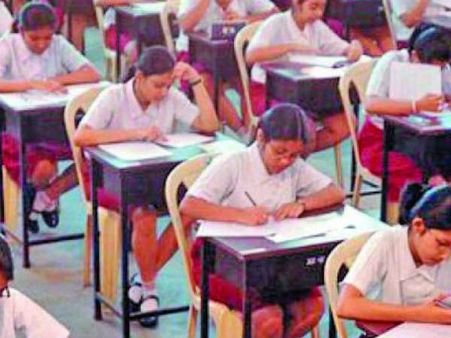 మరోసారి వాట్సాప్ ద్వారా పేపర్ లీకేజీ కలకలం, ఇద్దర్ని పట్టుకున్న పోలీసులు