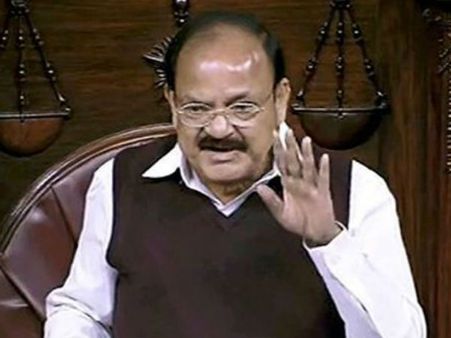 సభలో గందరగోళం: లోకసభ గంట, రాజ్యసభ 15 ని.లు వాయిదా, వెంకయ్య అసహనం