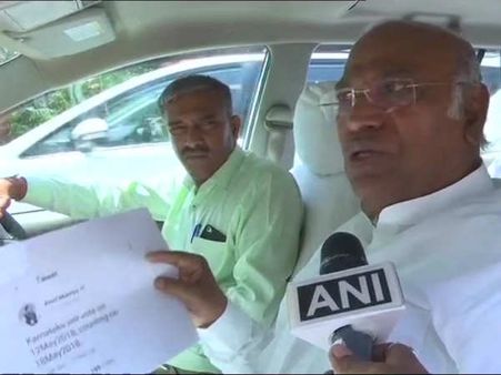 లెక్కించాల్సిందే: అవిశ్వాసం ఇచ్చిన పార్టీలకు స్పీకర్ ట్విస్ట్, మళ్లీ నోటీస్ ఇస్తామని ఖర్గే