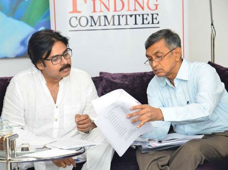 పవన్ కల్యాణ్ నివేదిక: బిజెపికి షాక్, చంద్రబాబుకు ఖుషీ