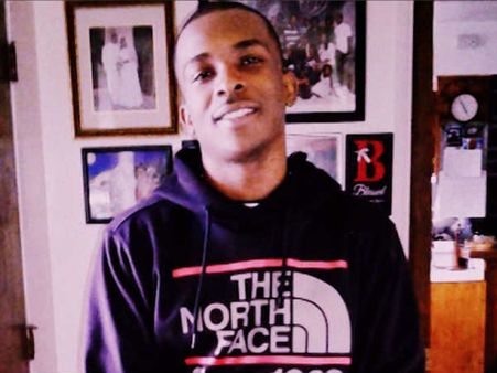 తుపాకీ అనుకుని ఐఫోన్ పట్టుకున్న నల్లజాతి యువకుడి కాల్చివేత: పోలీసులపై ఆగ్రహం