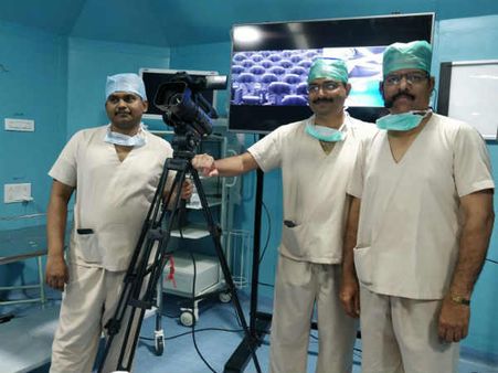 గుంటూరులో ఆపరేషన్...గుజరాత్ లో ప్రత్యక్షప్రసారమా?...ఎందుకలా!