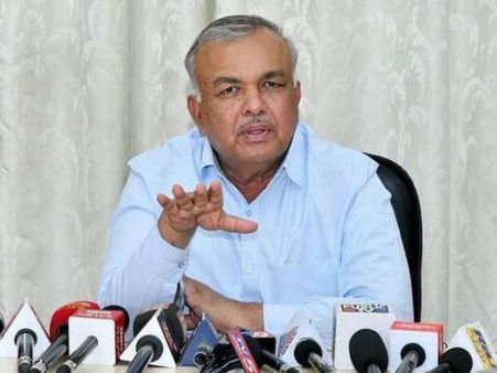 యూపీలో రౌడీల ఎన్ కౌంటర్, బెంగళూరులో అదే గతి: హోం మంత్రి ఆదేశం, తుపాకితో!