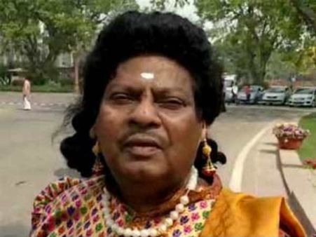 సత్య హరిశ్చంద్రుడి గెటప్‌లో శివప్రసాద్: వారణాసి నుంచి గెలిచి.. ఇలా చేస్తావా మోడీ?